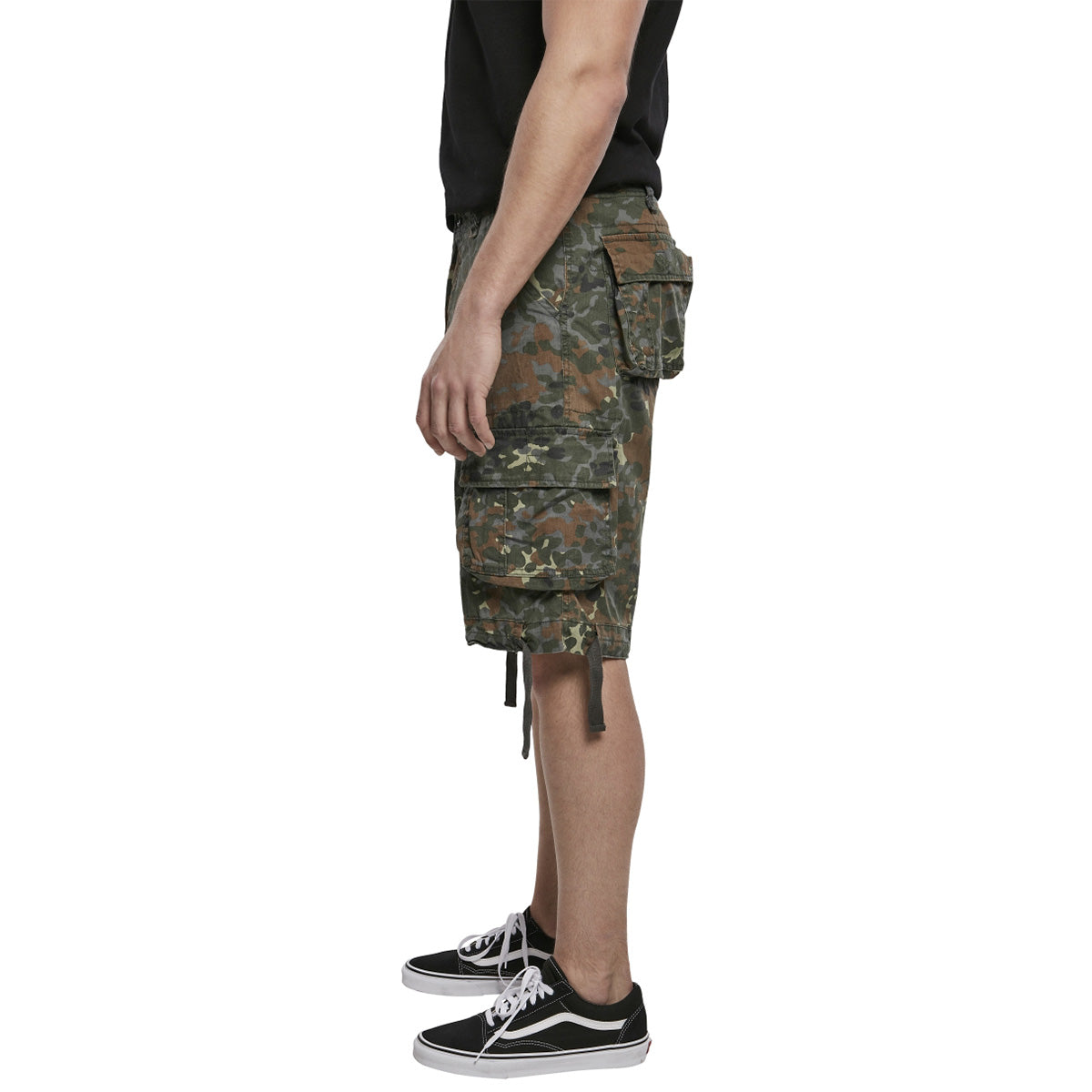 side view of brandit flecktarn urban legend shorts