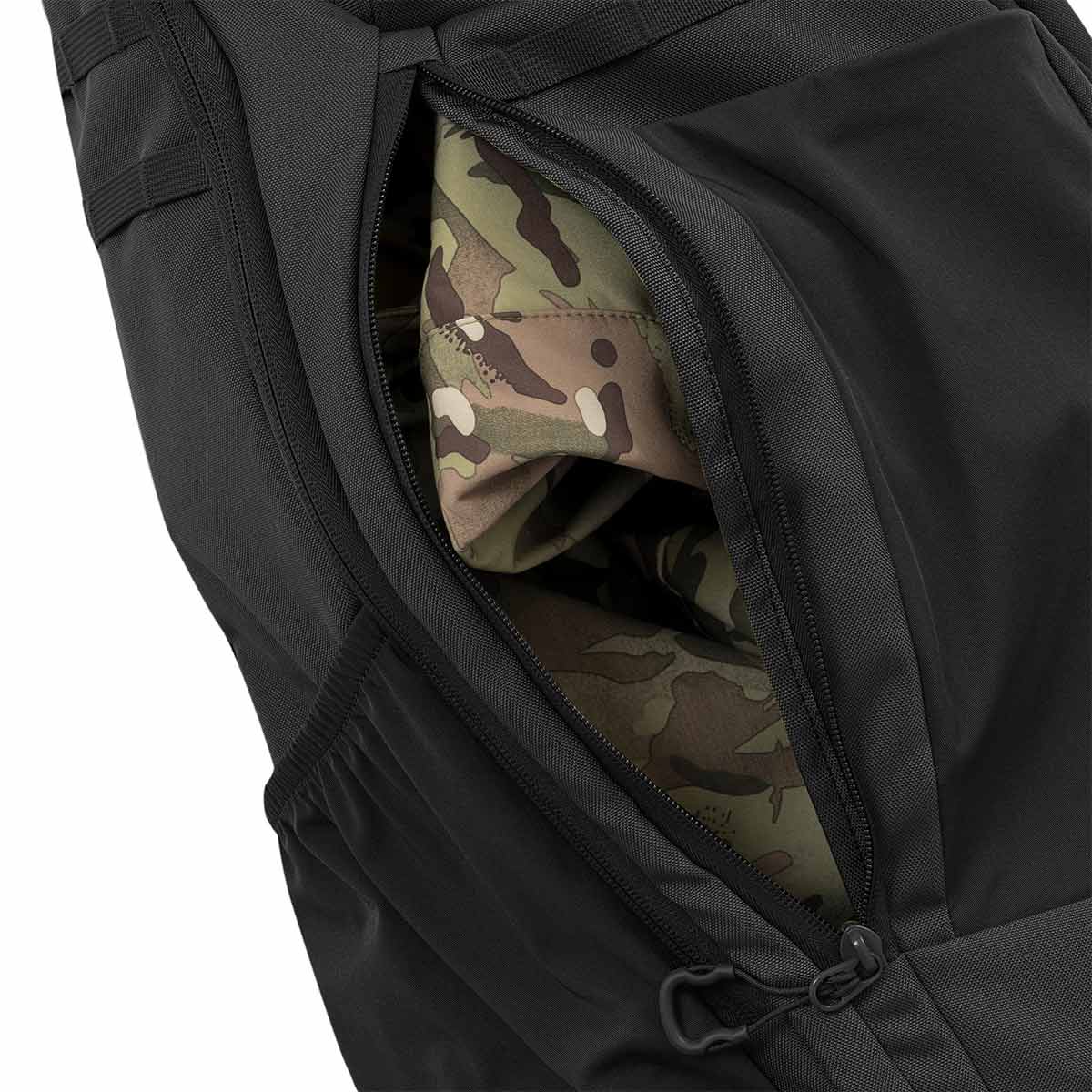 black side zipped access of eagle 2 rucksack 30l highlander