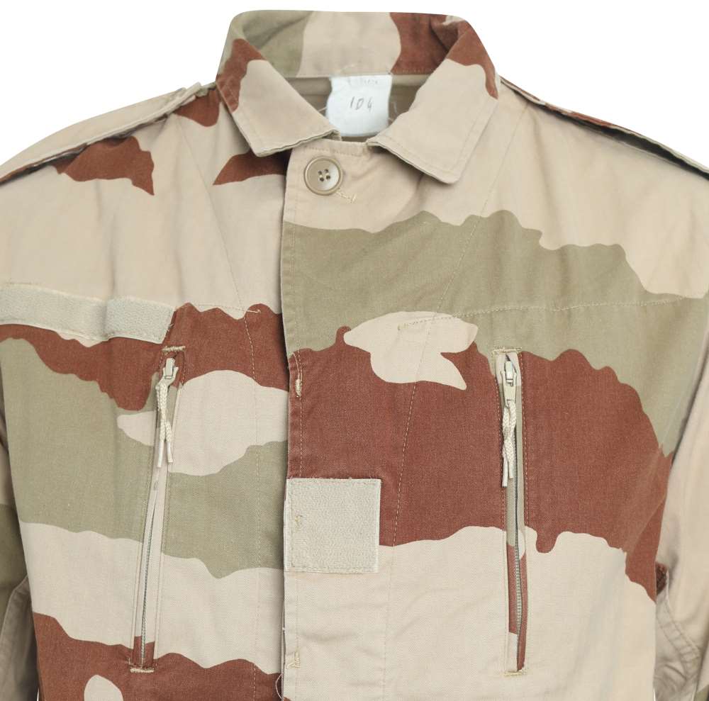 french army surplus f2 field jacket desert camo close up